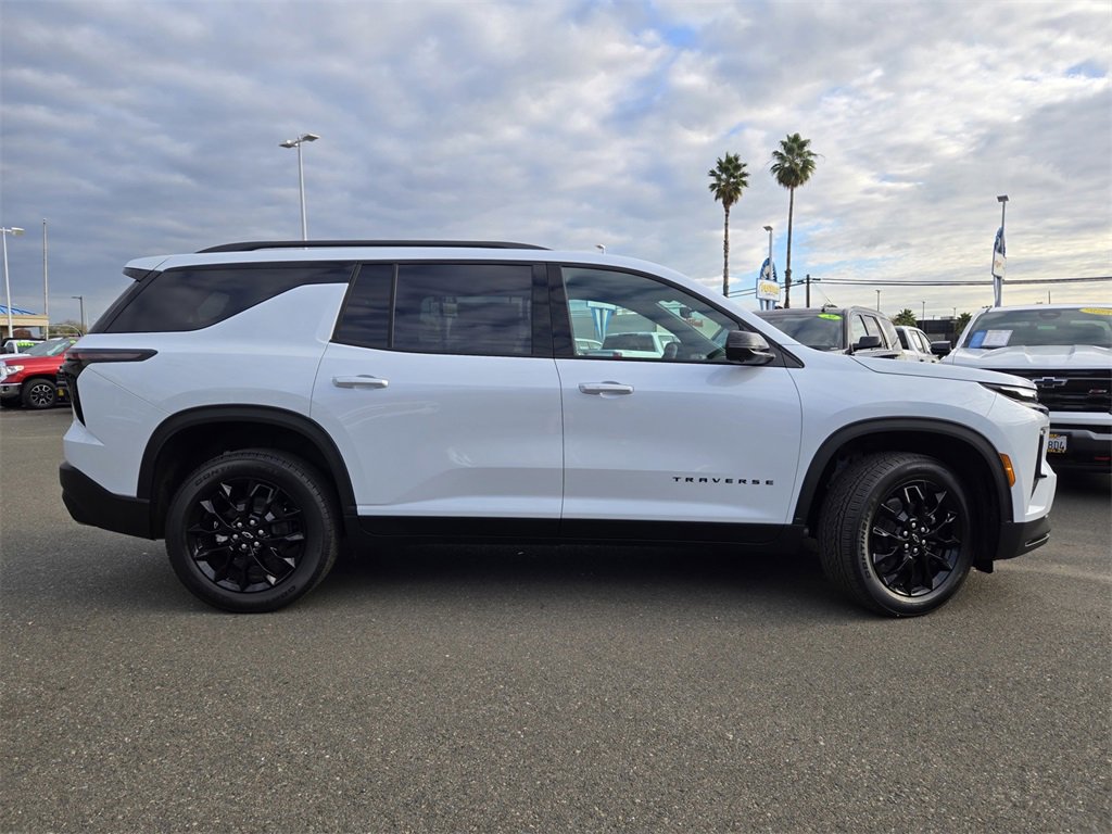 2026 Chevrolet Traverse photo 2