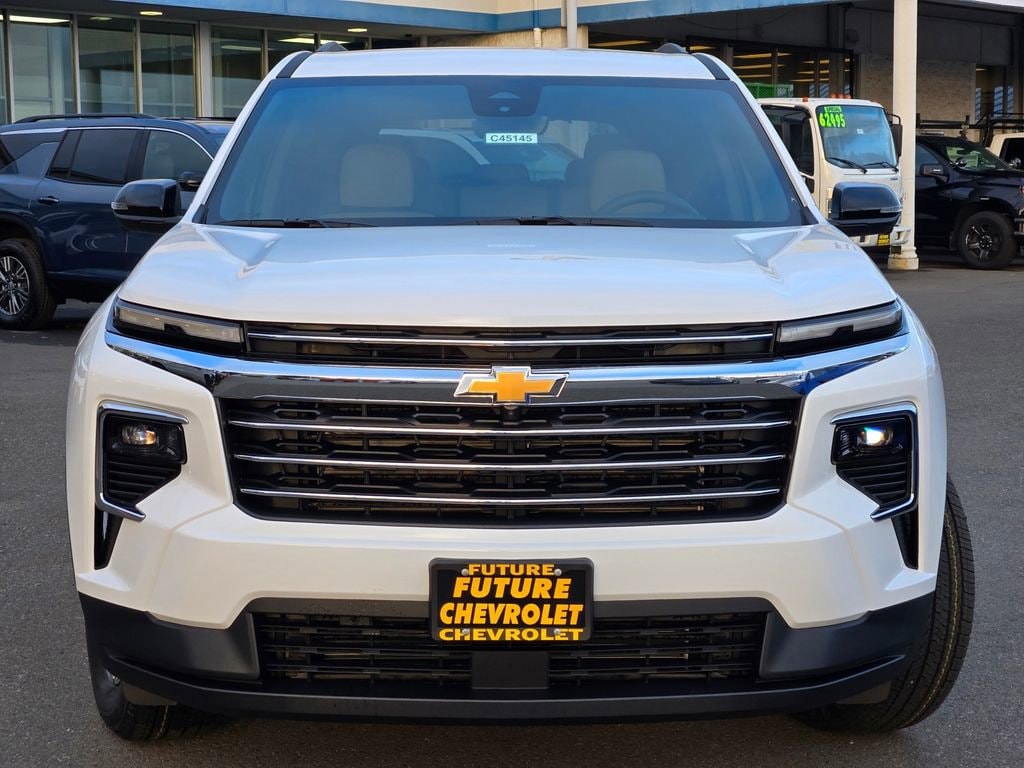 2026 Chevrolet Traverse LT photo 2