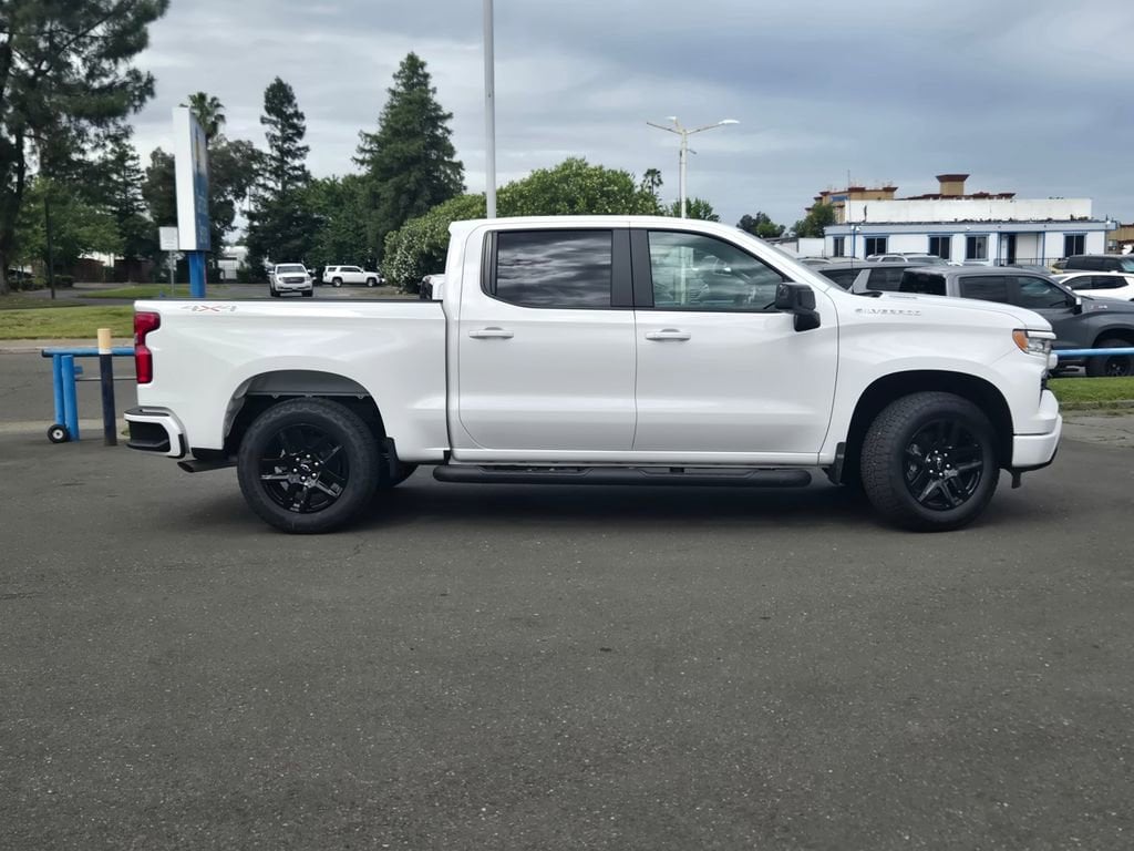 2026 Chevrolet Silverado 1500 LT photo 3