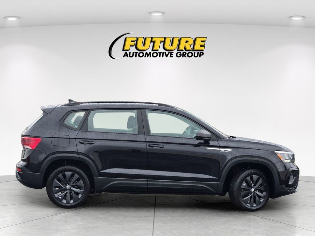 2024 Volkswagen Taos S photo 3