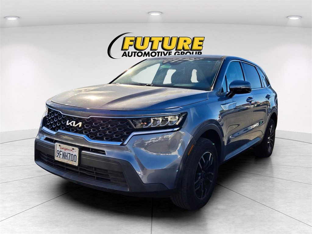 2023 Kia Sorento LX photo 2