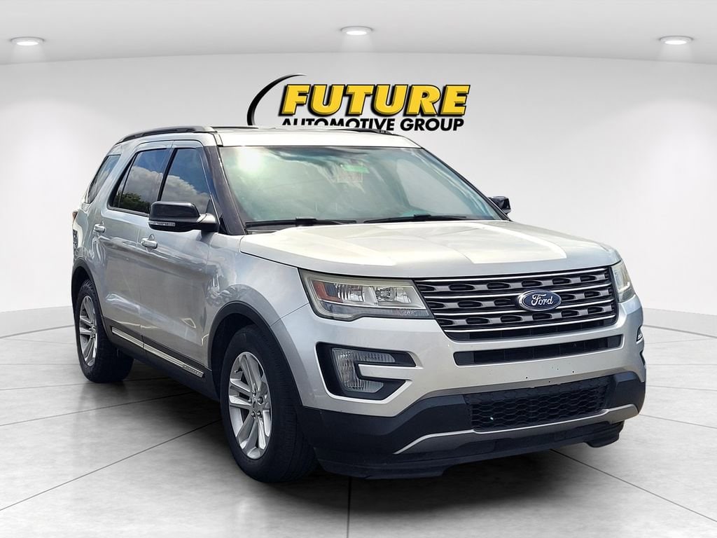 2017 Ford Explorer XLT FWD's photo