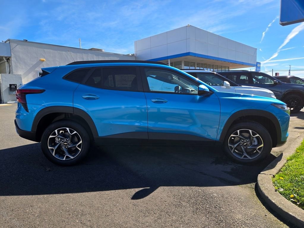 2026 Chevrolet Trax LT photo 3