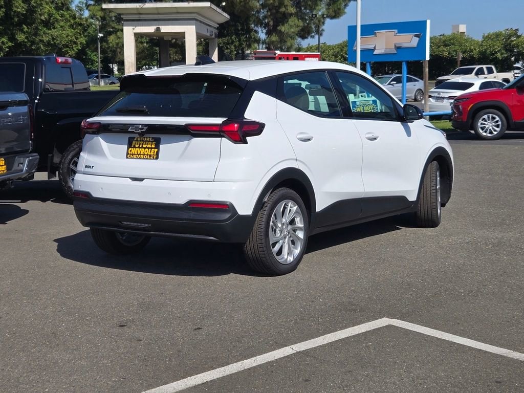 2027 Chevrolet Bolt LT photo 4