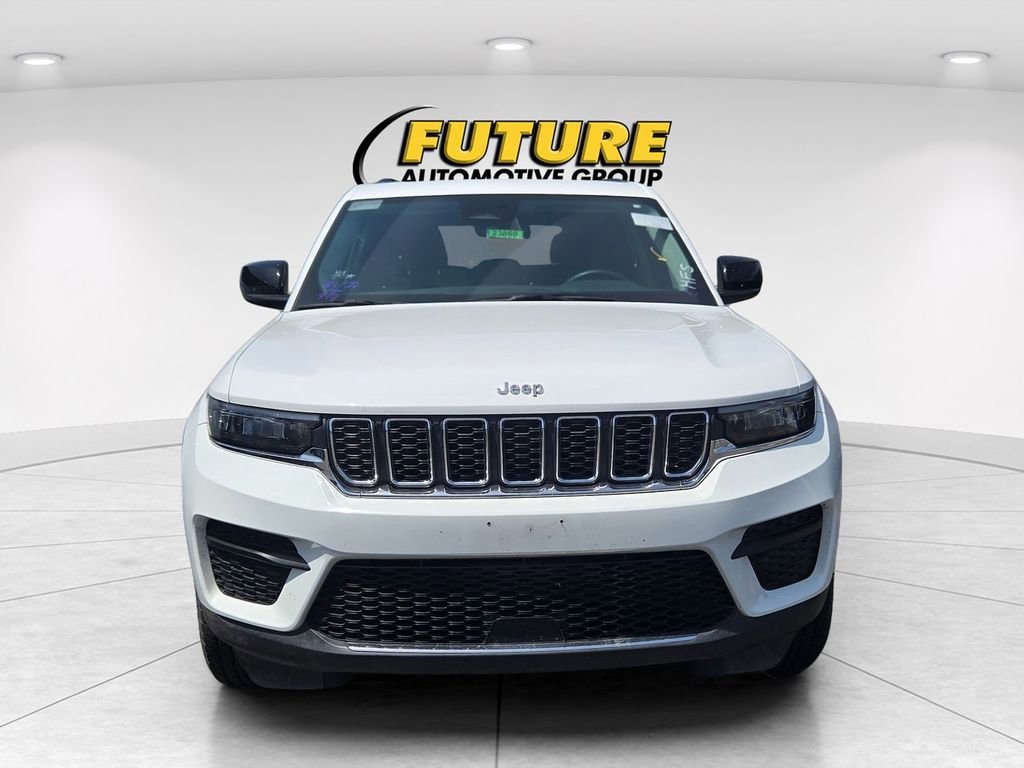 2023 Jeep Grand Cherokee Laredo photo 2