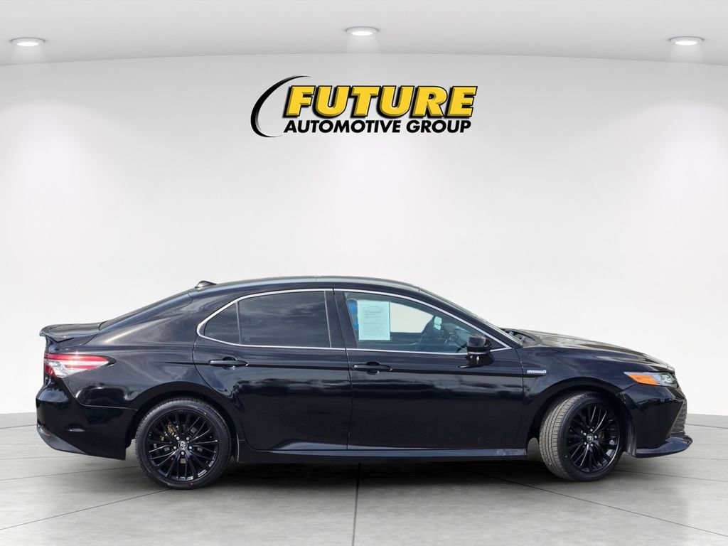 Used 2020 Toyota Camry Hybrid XLE Sedan