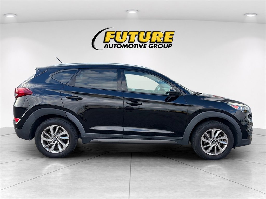 2016 Hyundai Tucson SE photo 2