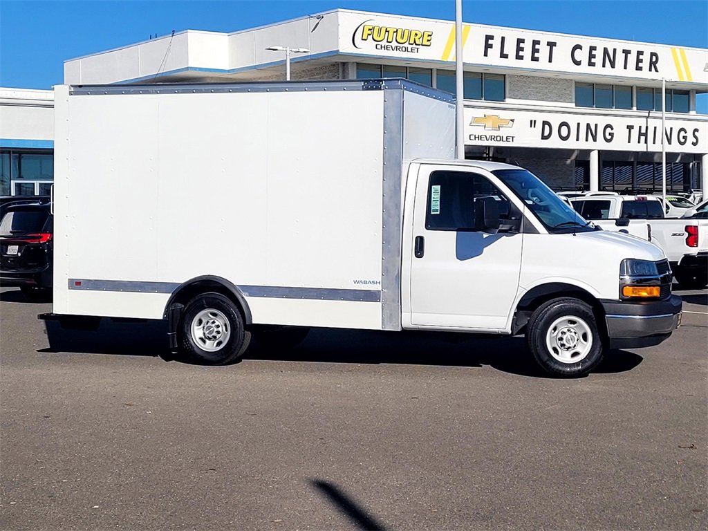 2024 Chevrolet Express Cutaway 3500 photo 3