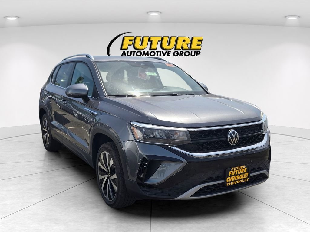 2024 Volkswagen Taos SE photo 3