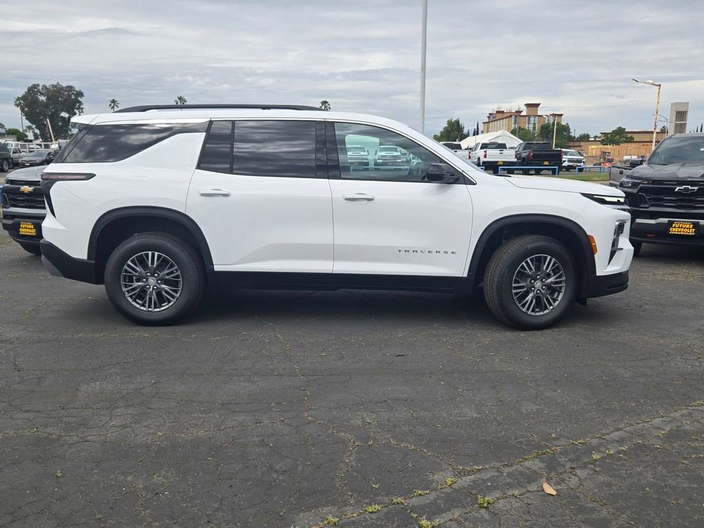 2026 Chevrolet Traverse LT photo 3