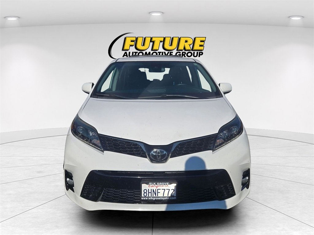 2019 Toyota Sienna SE photo 2