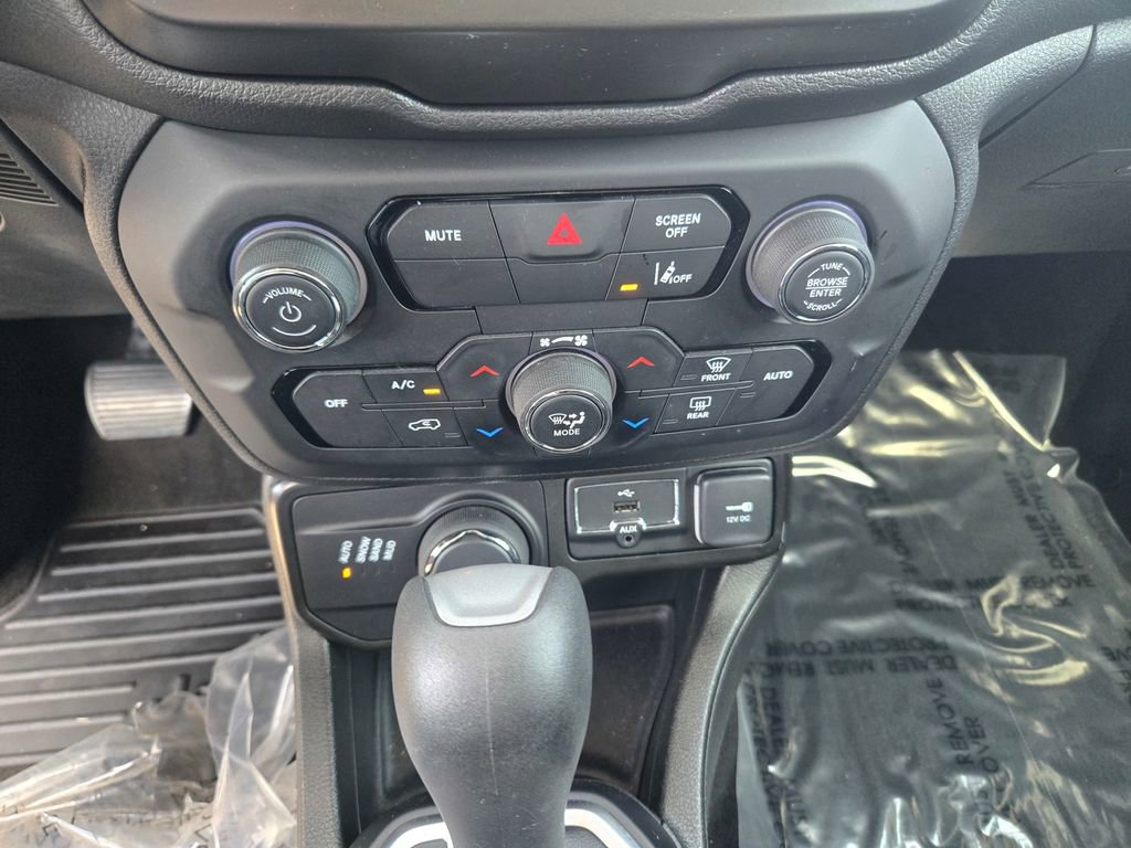 2021 Jeep Renegade Latitude - Photo 16