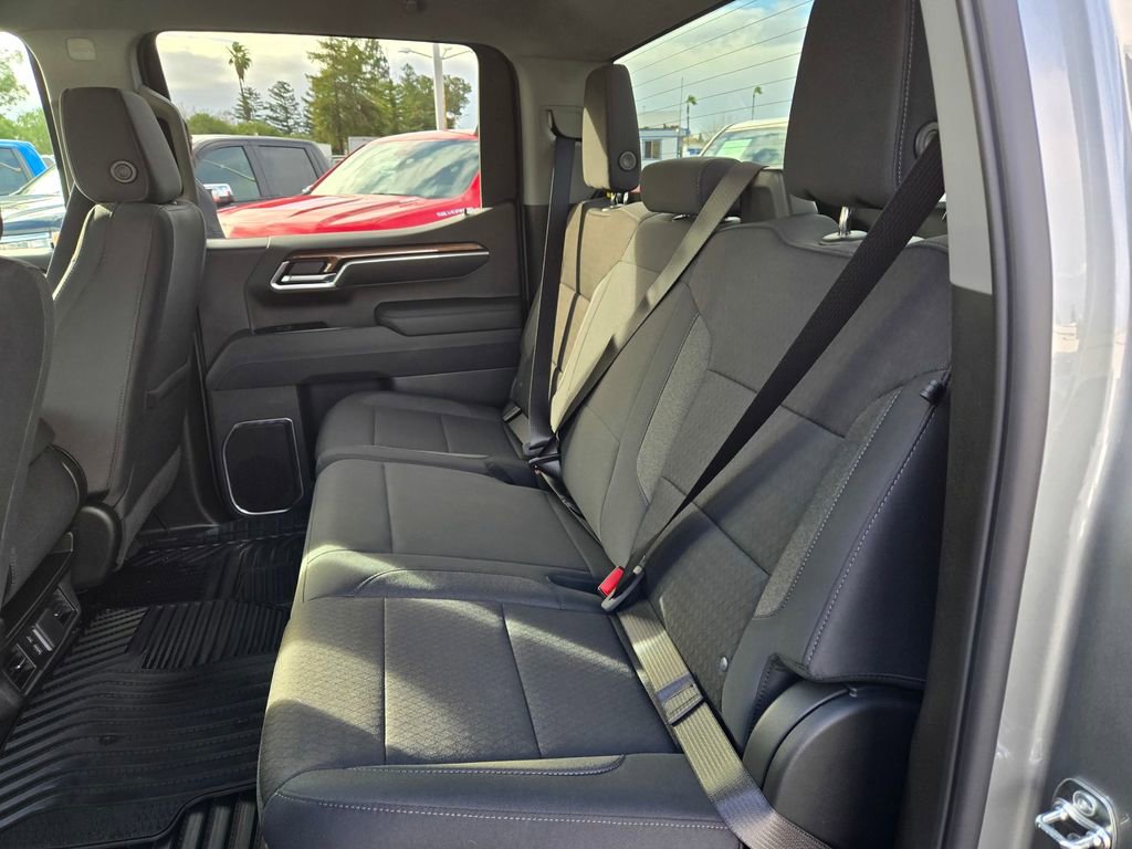 2026 Chevrolet Silverado 1500 RST photo 4