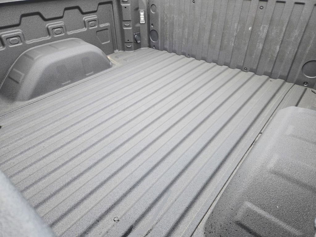 2025 Chevrolet Silverado 1500 LT photo 3