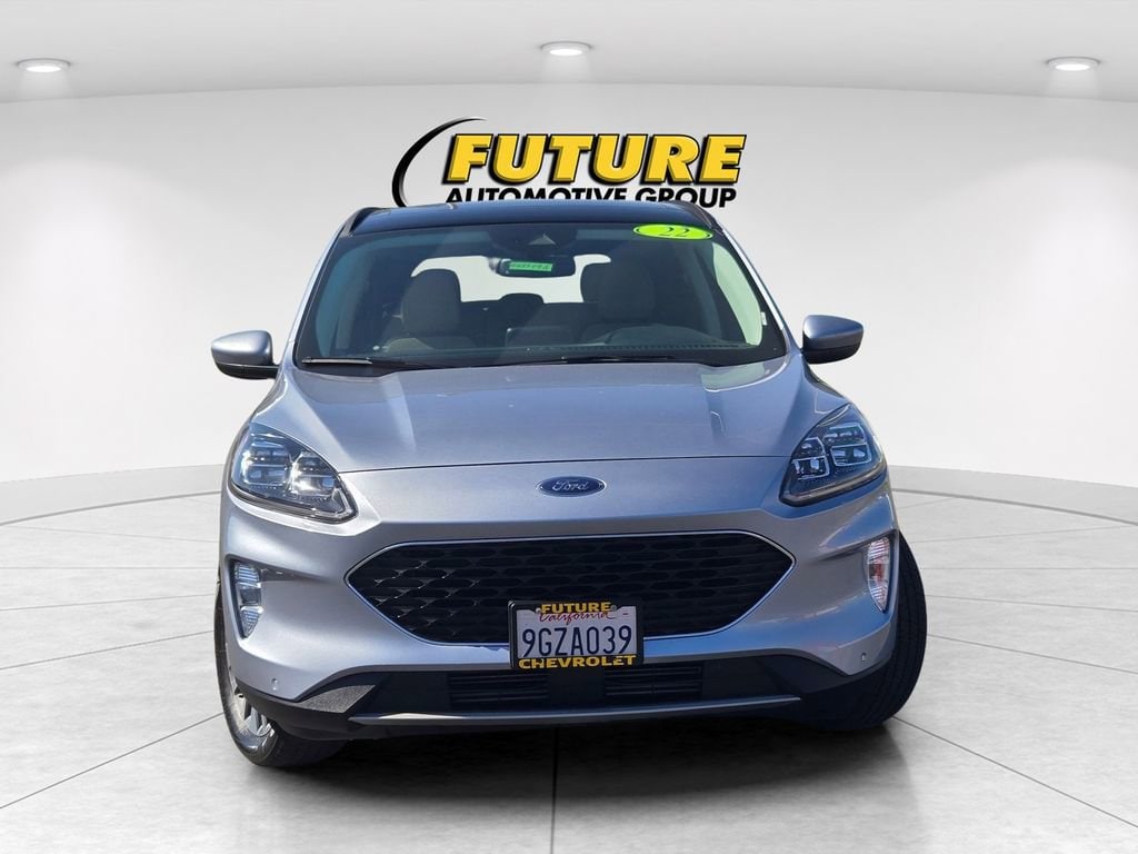 2022 Ford Escape Titanium photo 2