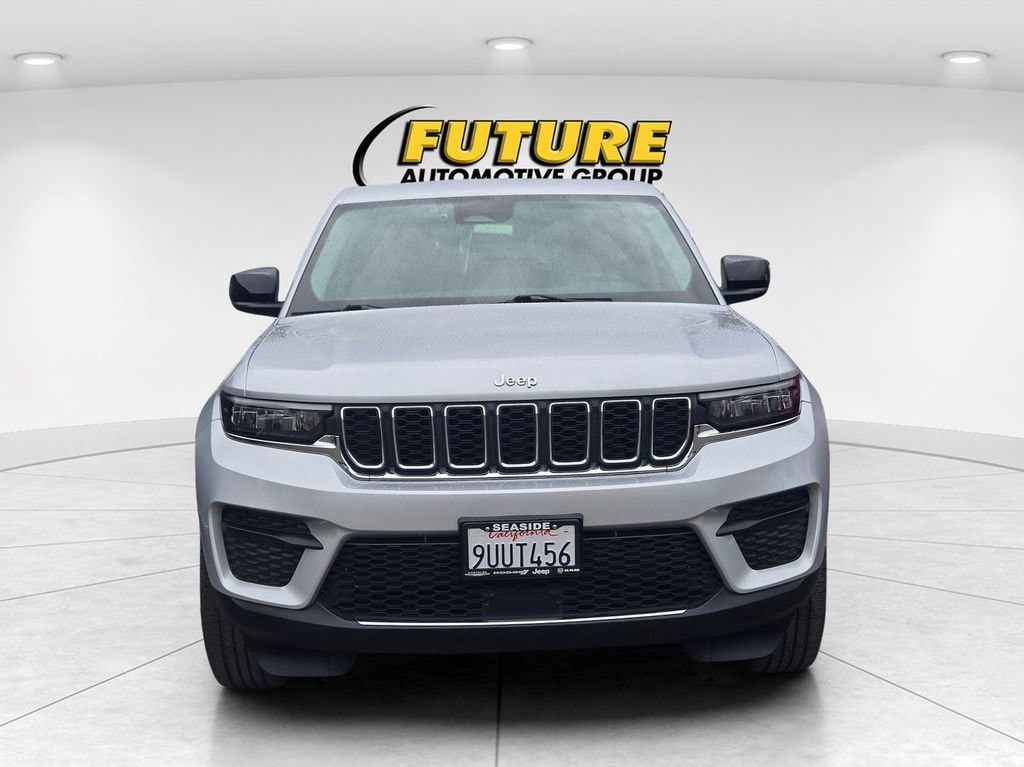 2023 Jeep Grand Cherokee Laredo 4x4 photo 2