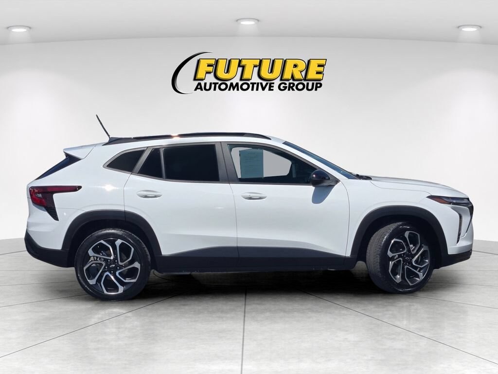 Used 2025 Chevrolet Trax 2RS SUV