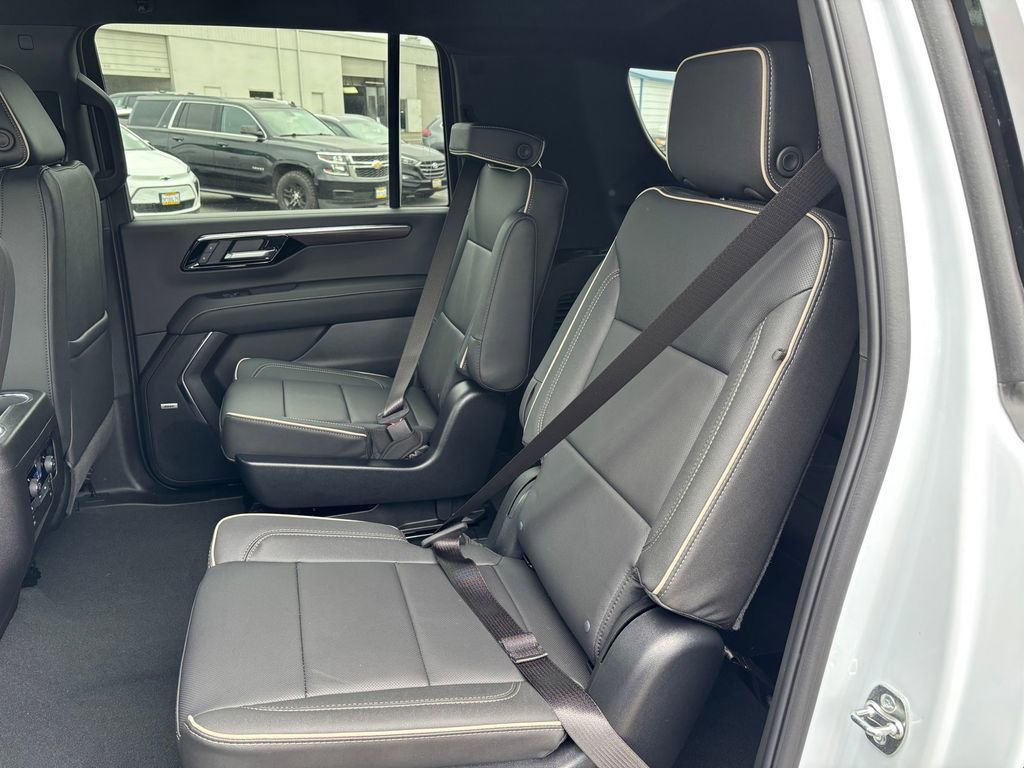 2026 Chevrolet Suburban Premier photo 4