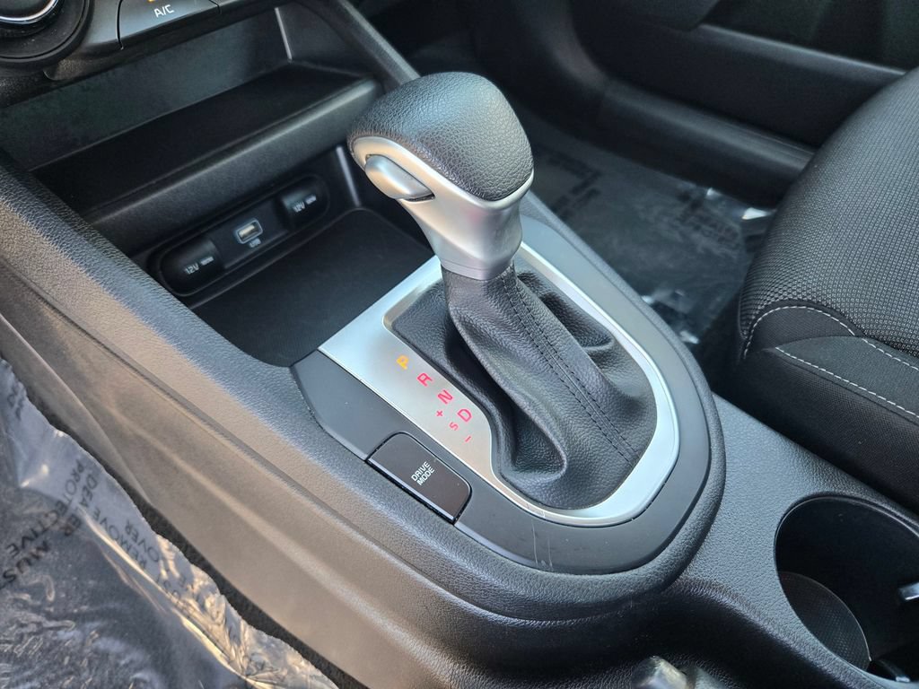 2023 Kia Forte LXS - Photo 13