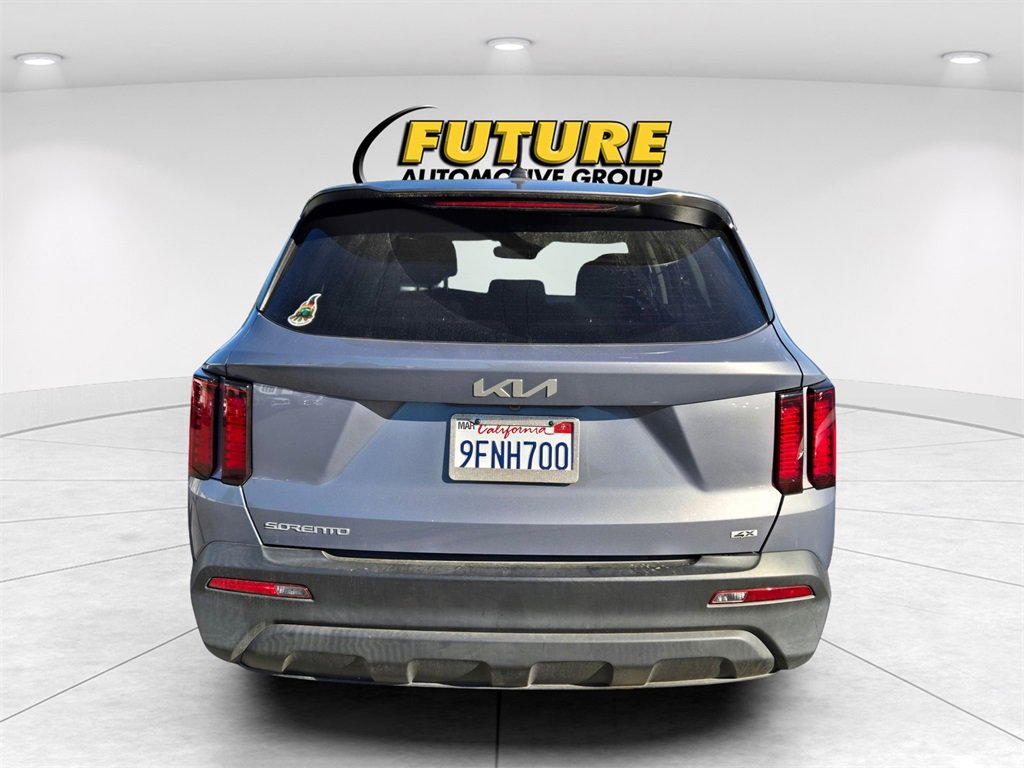 2023 Kia Sorento LX photo 3