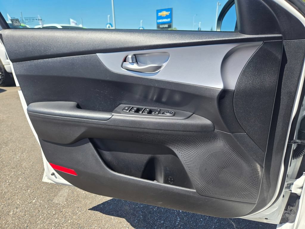 2023 Kia Forte LXS - Photo 12