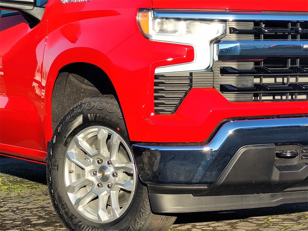 2025 Chevrolet Silverado 1500 LT photo 2