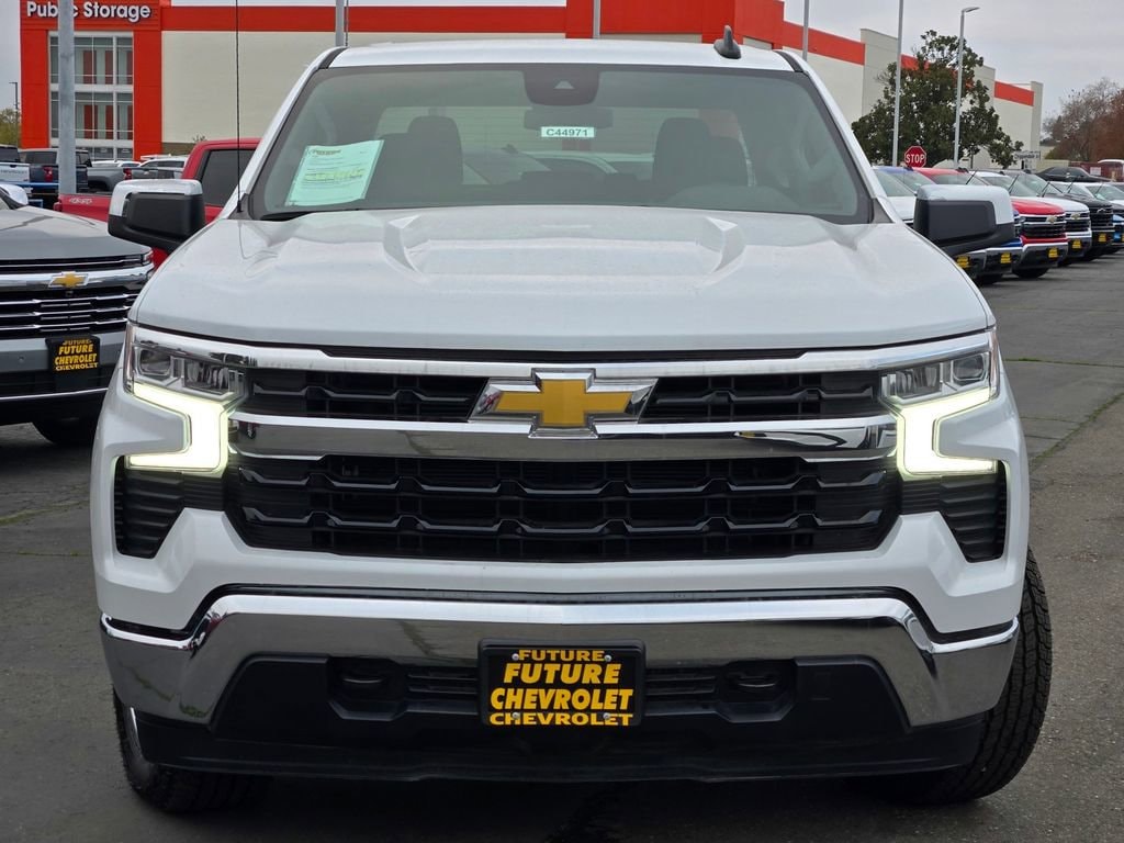 2024 Chevrolet Silverado 1500 LT photo 2