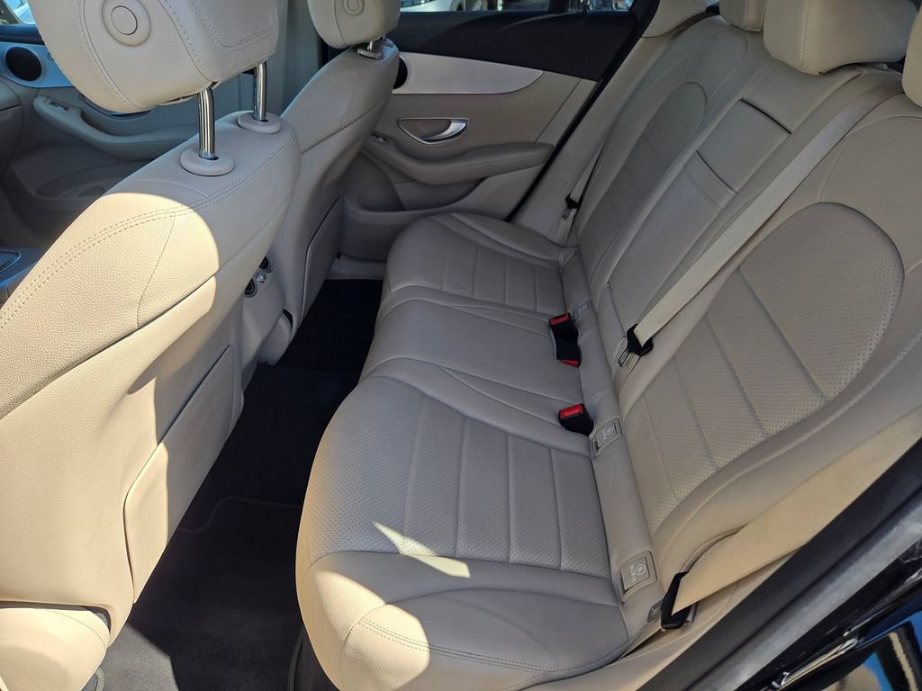 2022 Mercedes-Benz GLC GLC300 - Photo 9