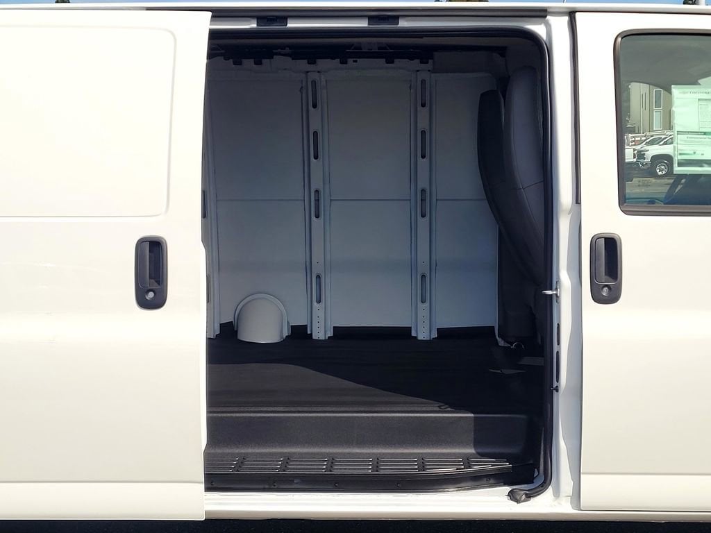 2026 Chevrolet Express Cargo 1WT photo 4