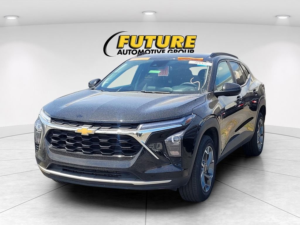 Used 2025 Chevrolet Trax LT SUV