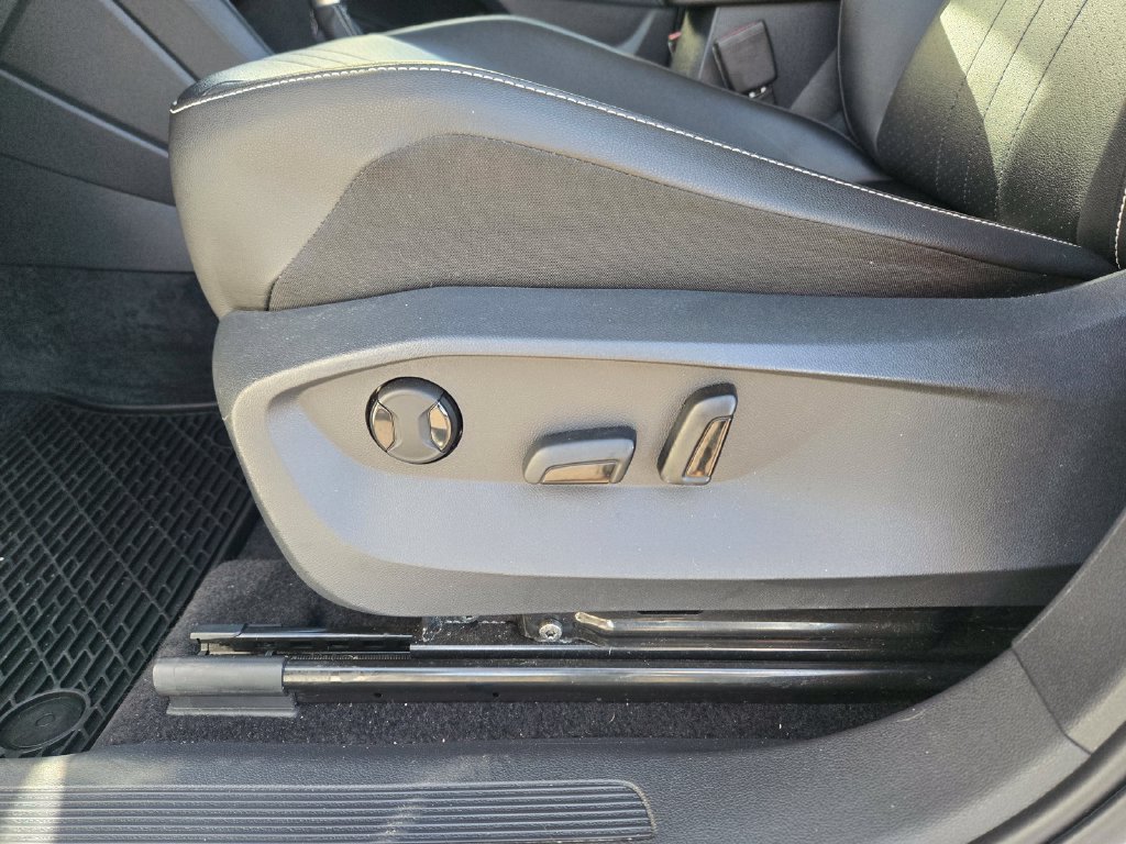 2022 Volkswagen Tiguan SE - Photo 12