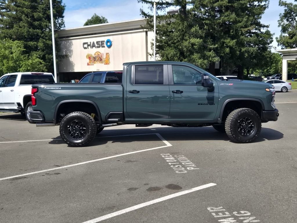 2026 Chevrolet Silverado 2500 HD ZR2 photo 3