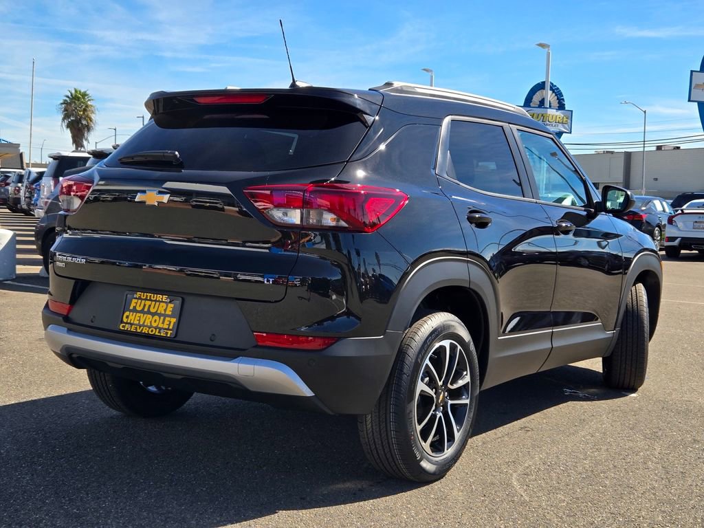 2026 Chevrolet Trailblazer LT photo 3