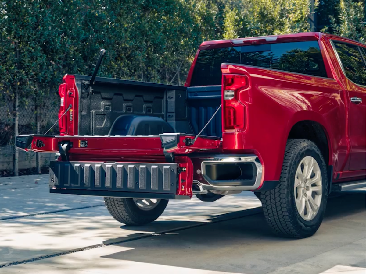 2025 Chevy Silverado tailgate.png