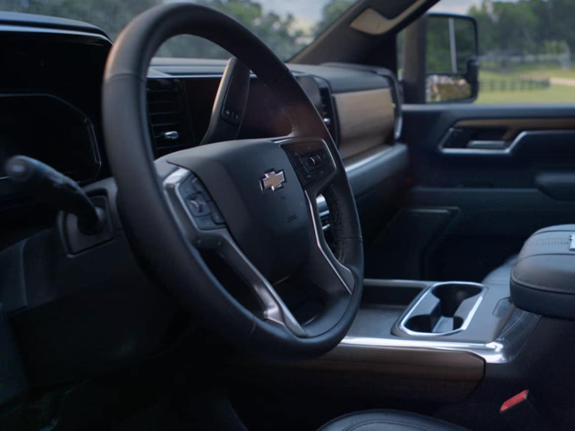 2025%20Chevy%20Silverado%203500%20HD%20%20Steering%20Wheel.png