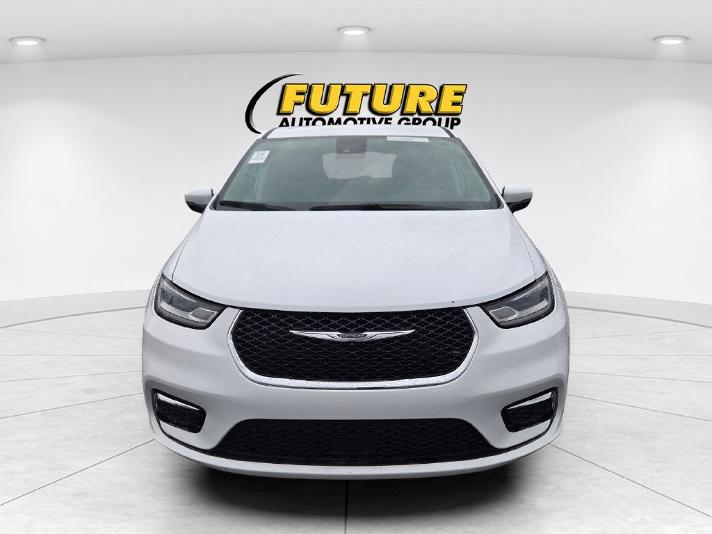 Used 2023 Chrysler Pacifica Touring L