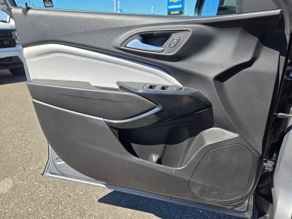 2025 Chevrolet Trax LT - Photo 13