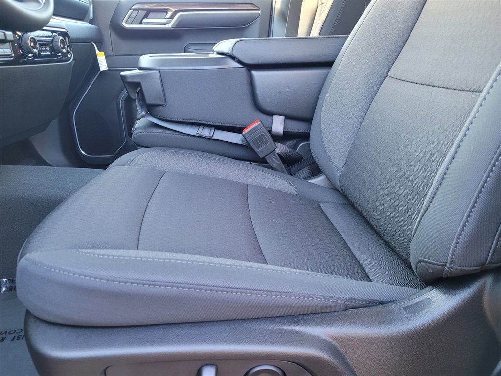 2025 Chevrolet Silverado 1500 LT photo 4