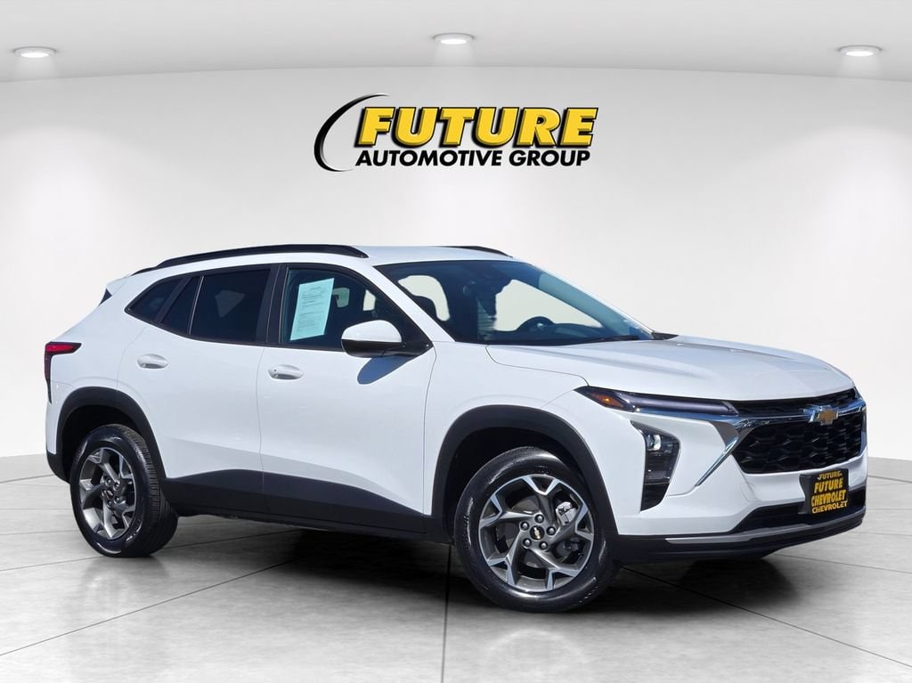 Used 2025 Chevrolet Trax LT SUV