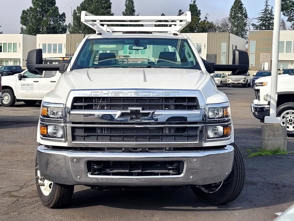 2023 Chevrolet Silverado 5500 HD Work Truck photo 2