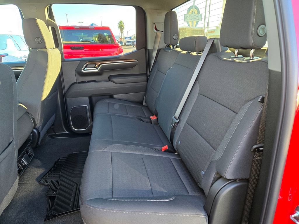 2026 Chevrolet Silverado 1500 LT photo 4