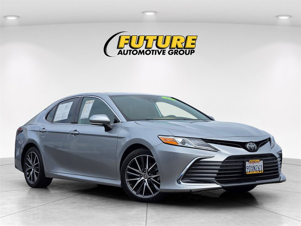 2023 Toyota Camry XLE's photo