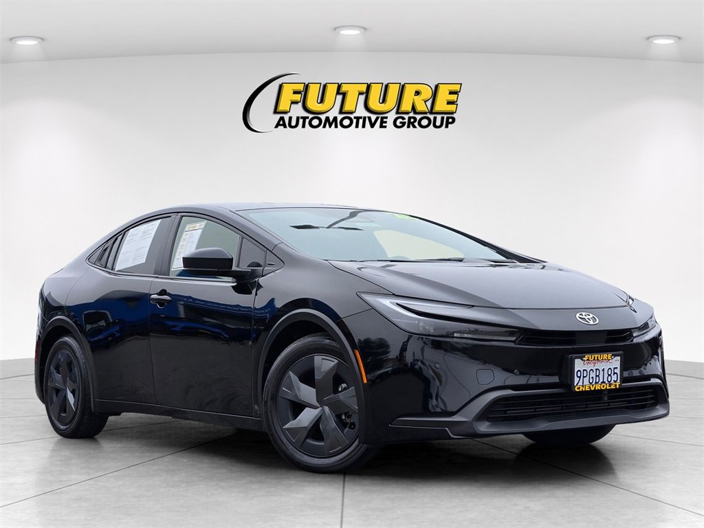 2024 Toyota Prius LE's photo