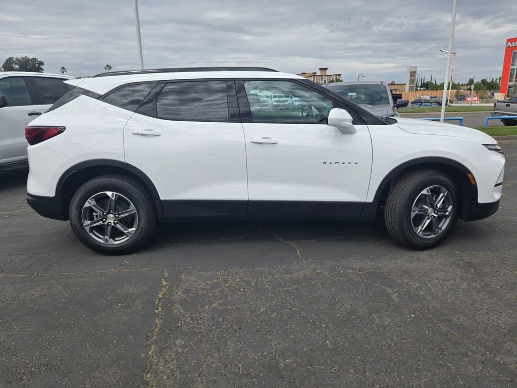 2026 Chevrolet Blazer 2LT photo 3