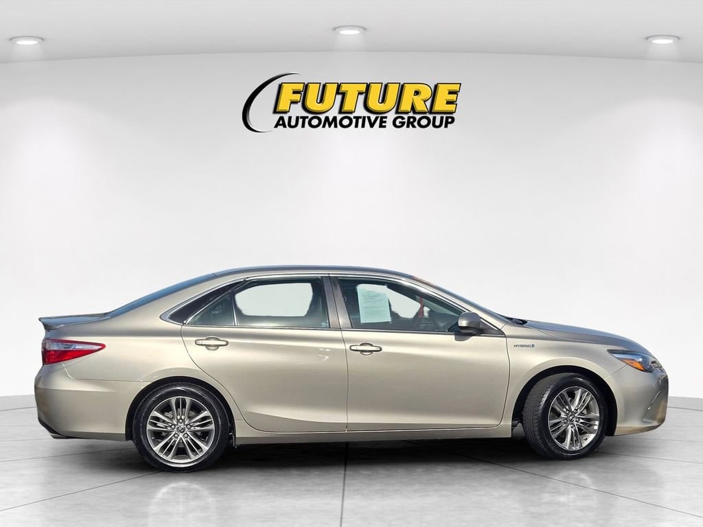 2015 Toyota Camry Hybrid SE photo 2