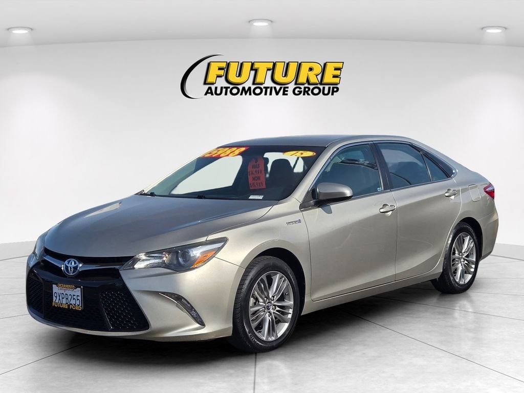 2015 Toyota Camry Hybrid SE photo 3