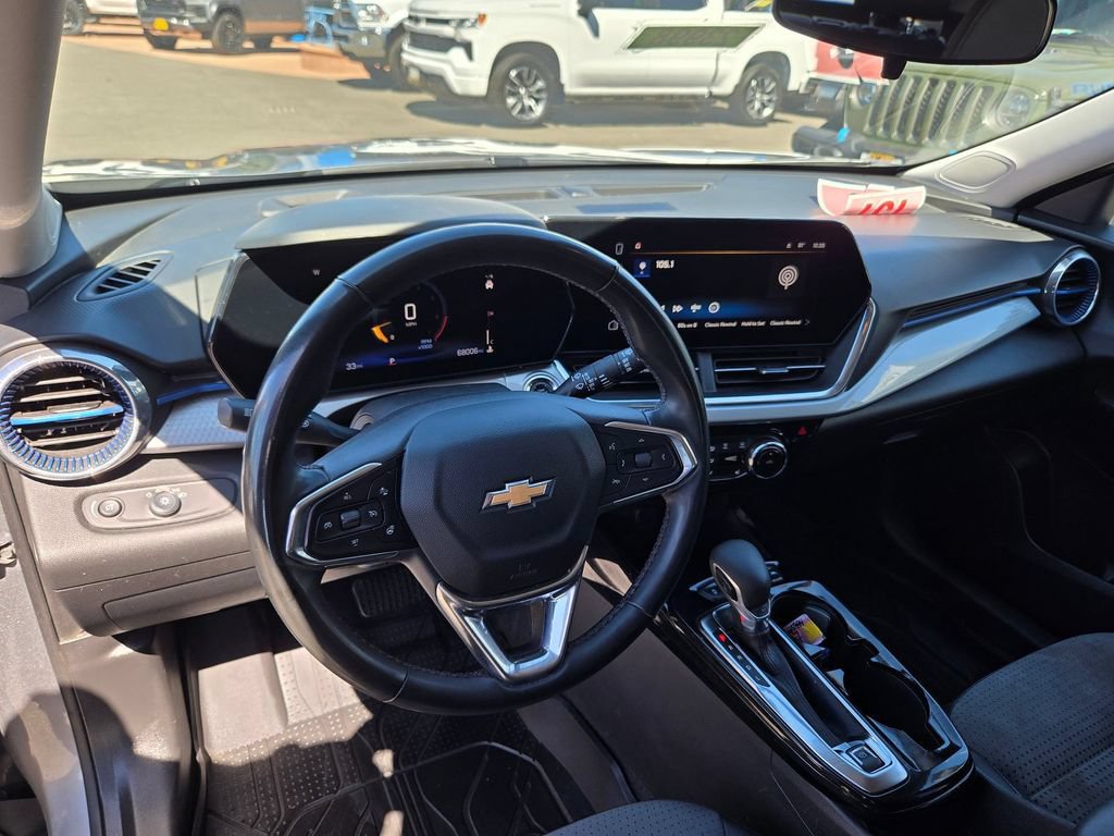 2025 Chevrolet Trax LT - Photo 6
