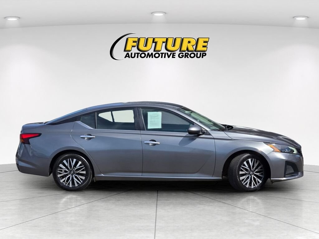 Used 2023 Nissan Altima 2.5 SV