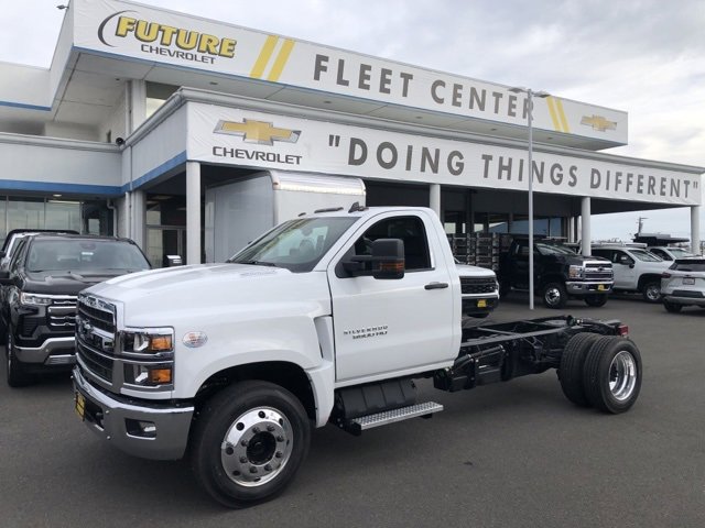 2023 Chevrolet Silverado 5500HD LT photo 2