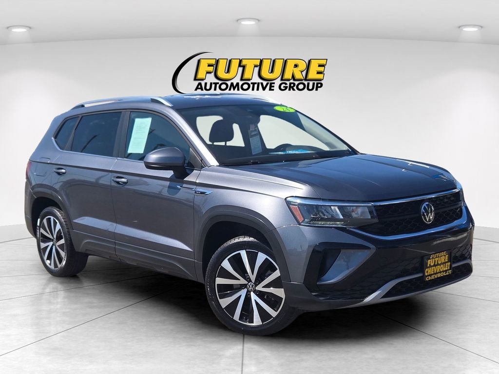 2024 Volkswagen Taos 1.5T SE's photo